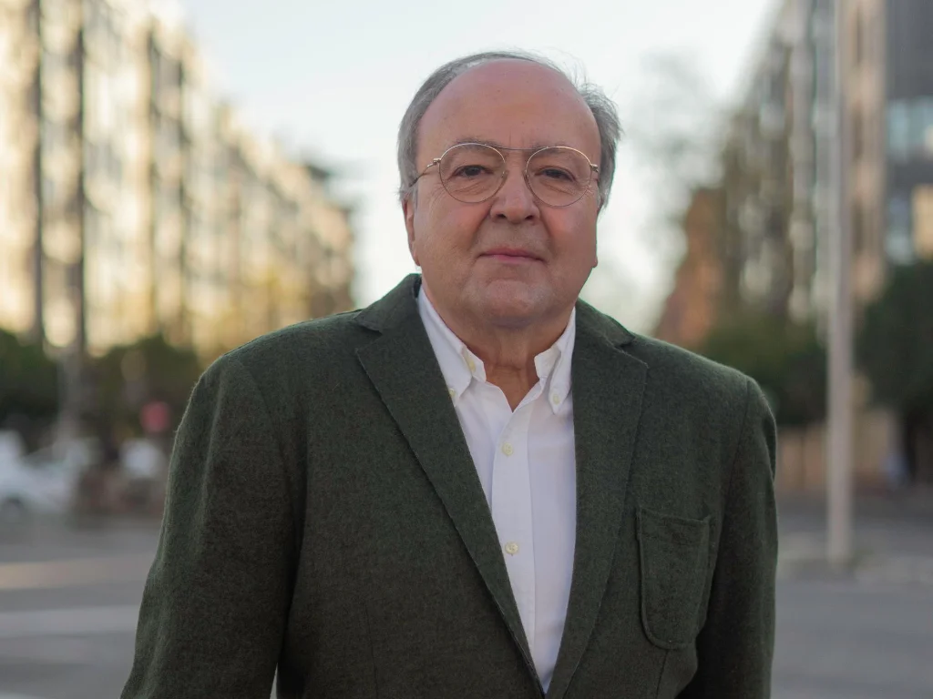 Julio García Gómez es experto en comunicación social, director de comunicación de la Fundación Casaverde, director del Diploma de Comunicación en Salud de la Fundación Economía y Salud. Julio García Gómez es experto en comunicación social, director de comunicación de la Fundación Casaverde, director del Diploma de Comunicación en Salud de la Fundación Economía y Salud.